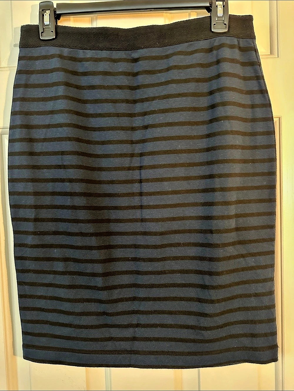 Lou & Grey Striped Stretchy Skirt in Black & Blue Size Medium